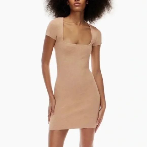 Aritzia Babaton Emerge Ribbed Knit Mini  Dress Dress NWT Soft Camel Size Medium - Picture 1 of 7